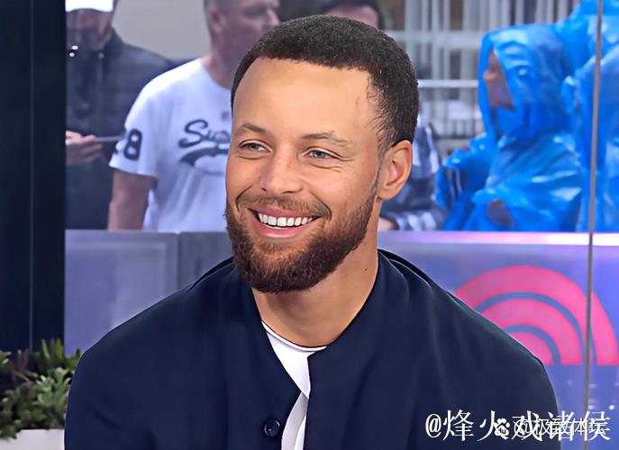 库里：斯潘塞能够持球组织，所以我首节也特意多次打无球