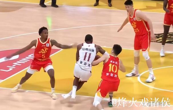 CBA常规赛揭幕战:塔克16分&迪亚洛17分,广厦88-74战胜山西 CBA常规赛揭幕战:塔克16分&迪亚洛17分,广厦88-74战胜山西